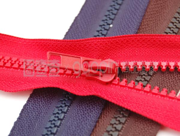 白色背景的拉鏈