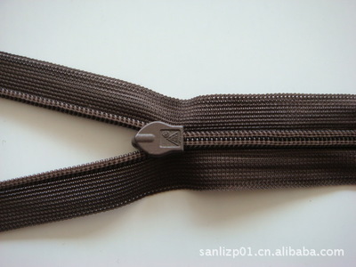 中國(guó)拉鏈?zhǔn)笾放?重慶三力隱形拉鏈與協(xié)能（福建）拉鏈工業(yè)的卓越風(fēng)采